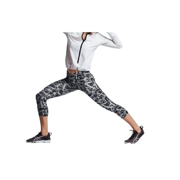 Athleta Women's Black & White Floral Geo Sonar Capri Leggings Size Medium - Picture 4 of 8